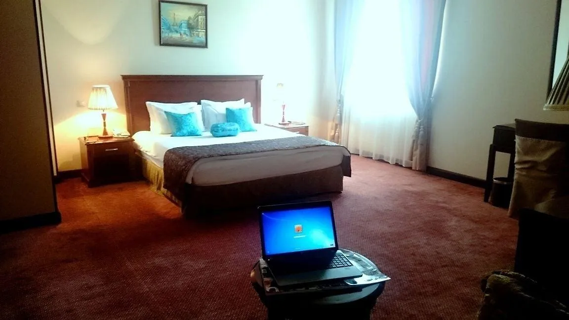 The Crown Hotel Bakoe 5*,