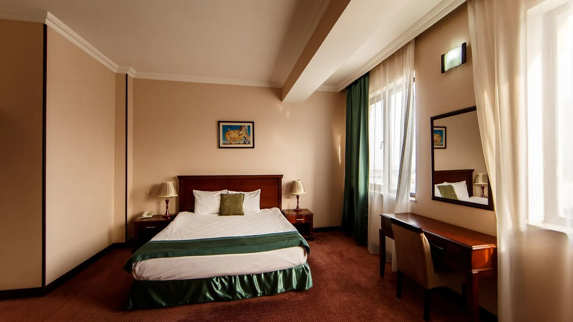 The Crown Hotel Baku 5*,